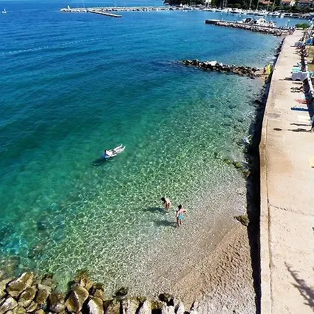Apartament Near Sea *